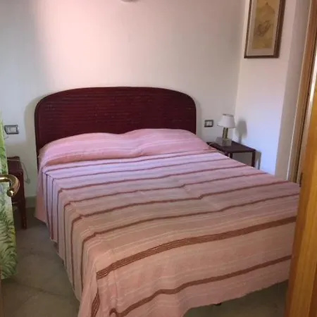 펜션 Sardinea Haus Sofia Ii 무라베라